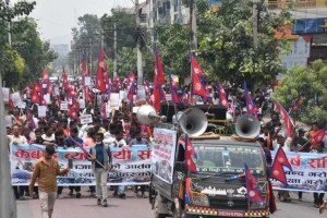 बालेन माथि एकै दिन दुई आपत, एक्लै कसरी चलाउलान् रथ ?