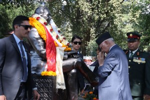 पूर्वमन्त्री तुलाधरको छैटौँ स्मृति दिवसमा प्रधानमन्त्रीले दिए श्रद्धाञ्जली