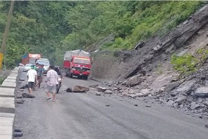 बढीपहिराले देशका विभिन्न भागमा क्षति, राजमार्ग अवरुद्ध