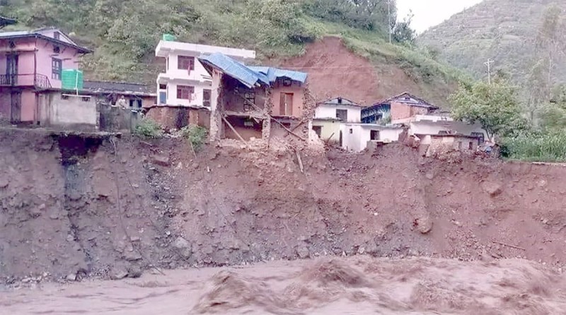 अविरल बर्षासँगैको बाढी पहिरोमा मृत्यु हुनेको संख्या ७६ पुग्यो 